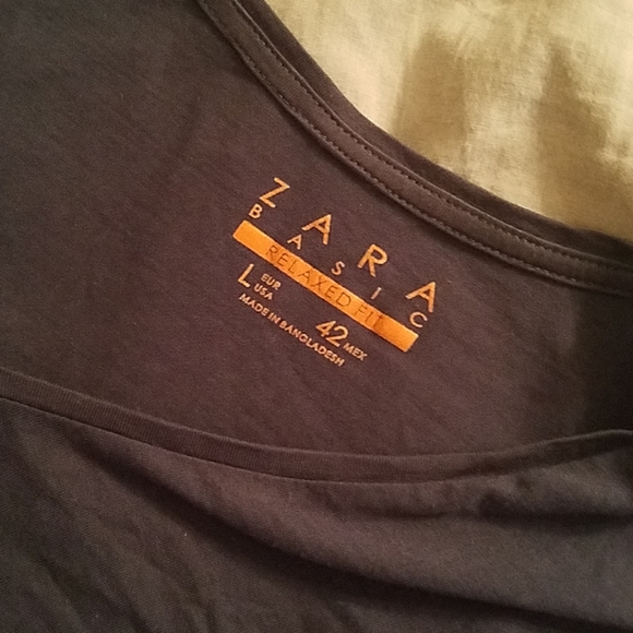 Free with any purchase! Zara Basic V-neck t-shirt - Picture 3 of 3
